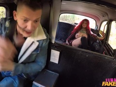 Grosse titten, Blasen, Auto, Aufs gesicht abspritzen, Frau, Pov, Kurzes haar, Tätowierung