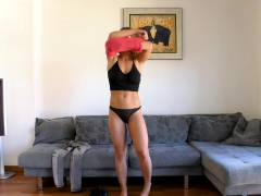 Sucer une bite, Homme nu et filles habillées, En levrette, Européenne, Hard, Hd, Pov, Adolescente