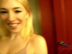 18 jahre, Blondine, Behaart, Handjob, Hardcore, Masturbation, Pov, Jungendliche (18+)
