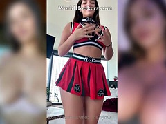 Sucer une bite, Brunette brune, Éjaculation interne, Tir de sperme, Groupe, Fille latino, Massage, Pute