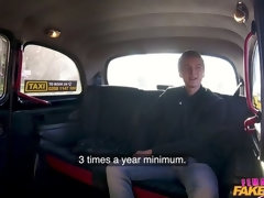 В машине, Член, Европейки, Женщины, Натуральные сиськи, На природе, Киски, Короткая стрижка