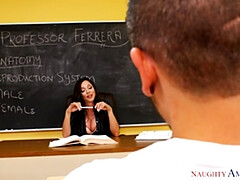 Verga grande, Tetas grandes, Morena, Garganta profunda, Peludo, Latina, Medias largas, Tetas