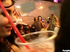 Любители, Одетые девушки голые парни, Хд, Каблуки, Межрасовый секс, Милф, На публике, Тату