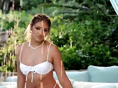 Gros cul, Bikini, Blonde, En gros plan de très près, Mamelons, Piscine, Chatte, Nénés