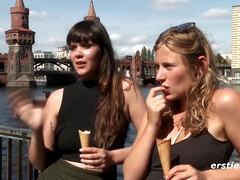 Enthousiasteling, Kont, Pijpbeurt, Lesbisch, Moeder die ik wil neuken, Natuurlijk, Tatoeage, Tieten likken