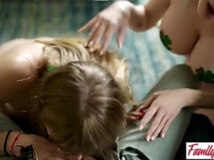 Gros seins, Blonde, Brunette brune, Éjaculation interne, Léchez, Mamelons bombés, Rugueux, Rasée