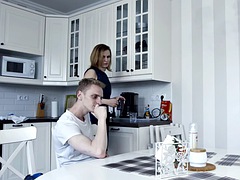 Blonde, Femme couguar, Fétiche, Exhib, Mère que j'aimerais baiser, Russe, Étudiant, Professeur