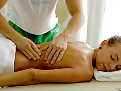 Grosser arsch, Grosser schwanz, Blasen, Braunhaarige, Hundestellung, Massage, Rasiert, Jungendliche (18+)