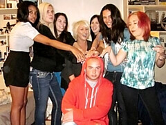 Gros cul, Grosse bite, Gros seins, Sucer une bite, En levrette, Fait maison, Orgie