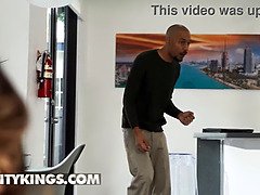 Sucer une bite, Queue, En levrette, 2 femmes 1 homme, Poilue, Hd, Réalité, Chevaucher