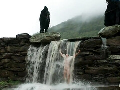 Sadomasoquismo, Tetas grandes, Amarrada, Tetona, Doble penetracion, Grupo, Orgasmo, Al aire libre