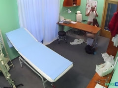 素人, フェラチオ, イく瞬間, 医者, 指いじり, なめる, 看護婦, オマンコ