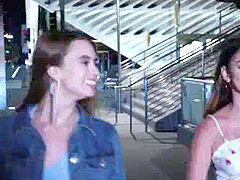 Blasen, Braunhaarige, Aufs gesicht abspritzen, Frau frau mann, Küssen, Arsch lecken, Flotter dreier