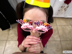 18 ans, Brunette brune, Queue, Bâillonner, Lingerie, Mère que j'aimerais baiser, Adolescente, Plan cul à trois