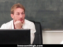 Bruinharig, Jonge meid, Sperma shot, Hondjeshouding, Hardcore, Student, Tiener, Uniformpje