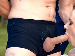 Gros cul, Grosse bite, Gros seins, Blonde, Sucer une bite, Rasée