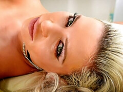 Amateur, Gros cul, Sucer une bite, En levrette, Talons, Lingerie, Masturbation, Mère que j'aimerais baiser