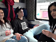 baise à 4 dans le train