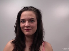 Brunette brune, Tchèque