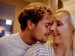 Kont, Lieveling, Grote lul, Grote mammen, Blond, Moeder die ik wil neuken, Pornster, Kut duiken