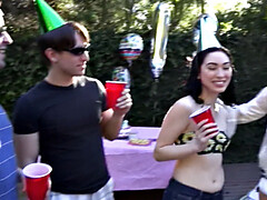 Leie, Arsch, Bad, Braunhaarige, Aufs gesicht abspritzen, Pov, Tanga, Titten