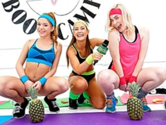 デカ尻, デカチン, デカパイ, フェラチオ, 茶髪の, 女 人男 人, 淫乱熟女, 三人