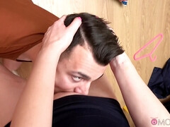 ブロンド, 浮気者, 中出し, 手コキする, なめる, 淫乱熟女, ロシア人, オッパイの