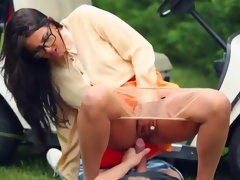 Culo, Culo grande, Tetas grandes, Club, Sexo duro, Madres para coger, Al aire libre, Falda