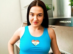 Amateur, Culo grande, Morena, Penetracion con dedos, Cocina, Masturbación, Cabello corto, Estriptis