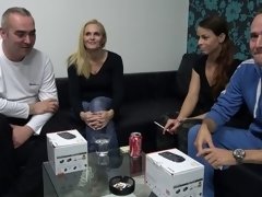 Erstaunlich, Grosser arsch, Blasen, Braunhaarige, Hundestellung, Handjob, Milf, Strümpfe