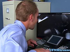 Большие сиськи, Брюнетки, Постарше, Две девушки, Милф, Чулки, Втроем