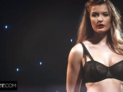 Audition, Gros seins, Blonde, Sucer une bite, Domination, Faciale, Hd, Lingerie