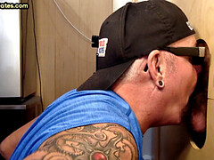 素人, フェラチオ, イマラチオ, ゲイ, 手コキする, 熟年, ゴックンする, タトゥー