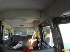 Amateur, Lécher le cul, Voiture, En levrette, Doigter, De plein air, Pov, Chatte