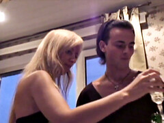 18 ans, Amateur, Blonde, Collège université, Groupe, Petite femme, Adolescente, Voyeur