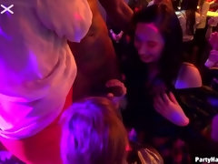 Noire, Sucer une bite, Interracial, Orgie, Fête, Jarretelles, Echangistes, Nénés