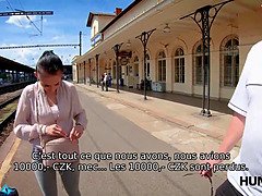 Hunt4k. coquette élégante gagne de l'argent pour s'entraîner en utilisant son corps gorgeous