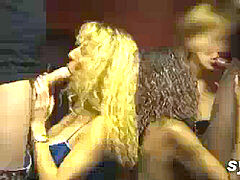 Enthousiasteling, Anaal, Frans, Handbeurt, Rijpe lesbienne, Buiten, Openbaar, Bekijker