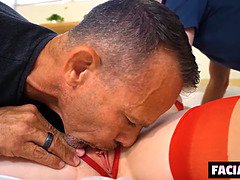 Hd, 3p男男女, 怪物, 小柄, オマンコ, 馬乗り, 三人, 濡れ