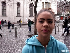 Gros cul, Sucer une bite, Brunette brune, Tchèque, Seins naturels, Pov, Public, Réalité