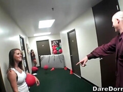 Blonde, Brunette brune, Petite femme, Piercing, Mamelons bombés, Maigrichonne