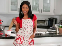 Gros cul, Sucer une bite, En levrette, Noir ébène, Branlette thaïlandaise, Interracial, Cuisine, Mère que j'aimerais baiser