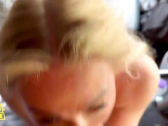 Grosser arsch, Grosse titten, Blondine, Blasen, Auto, Monster, Natürlichen titten, Pov