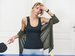 ブロンド, フェラチオ, バック, 手コキする, キス, 剃毛, ストリッピング, オッパイの