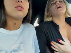 Gros seins, Embrassement, Masturbation, Mère que j'aimerais baiser, Nénés