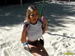 Americano, Tetas grandes, Rubia, Morena, Polla, Corridas faciales, Al aire libre, Chupando