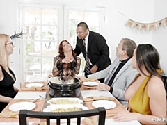 Grosser arsch, Grosser schwanz, Grosse titten, Blasen, Hundestellung, Frau frau mann, Muschi, Flotter dreier