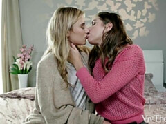 Vingeren, Zoenen, Lesbisch, Likken, Ondergoed, Masturbatie, Kut duiken, Geschoren