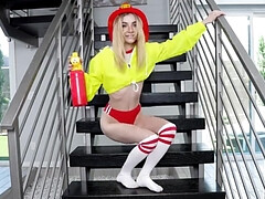 18 jaar, Grote lul, Blond, Pijpbeurt, Voeten fetish, Hardcore, Kut duiken, Tieten likken