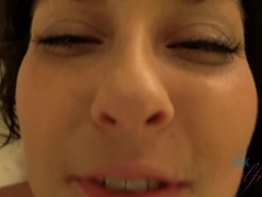 Leie, In den arsch, Blasen, Braunhaarige, Fussjob, Freundin, Rasiert, Titten